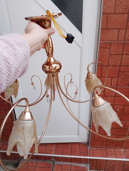 Лампа,полилей за таван