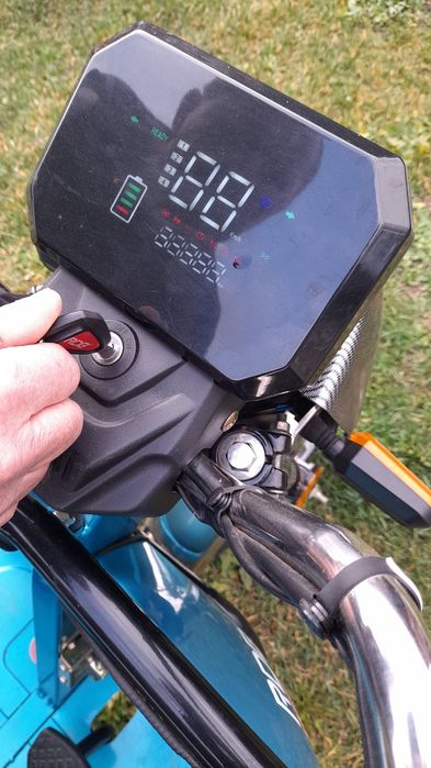 Vând triciclu electric