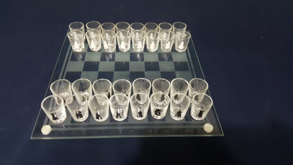 Стъклен шах-Игра за пиене