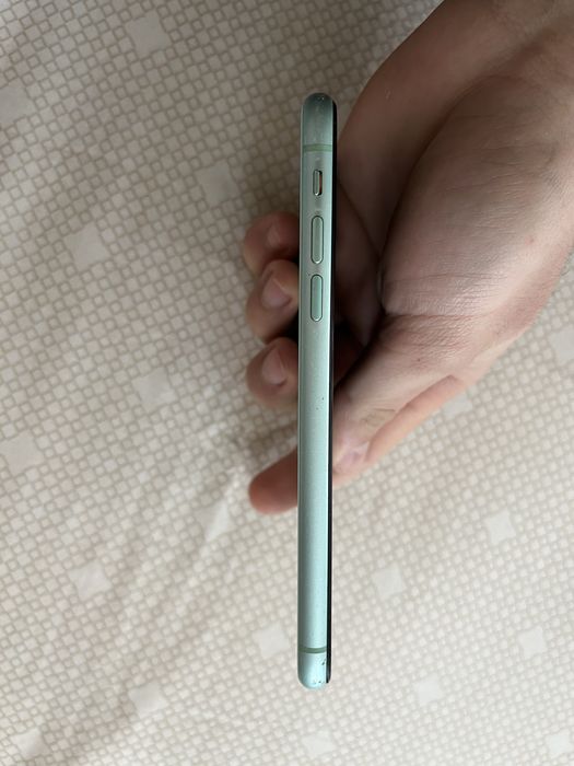 Vând iphone 11 pentru piese /placa de baza iphone 13 /display original