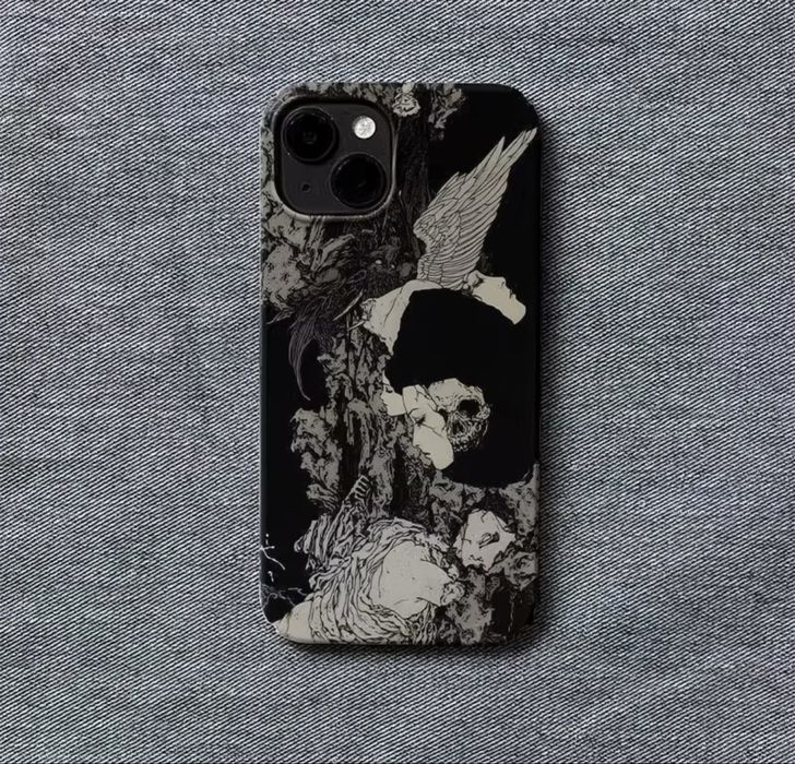 Чехол на iPhone с необычным чёрно-белым дизайном