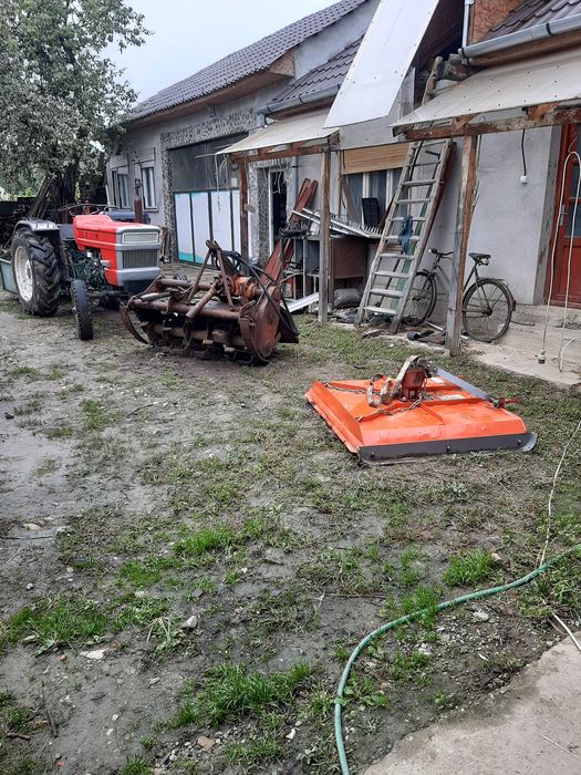 Vând casă la țară