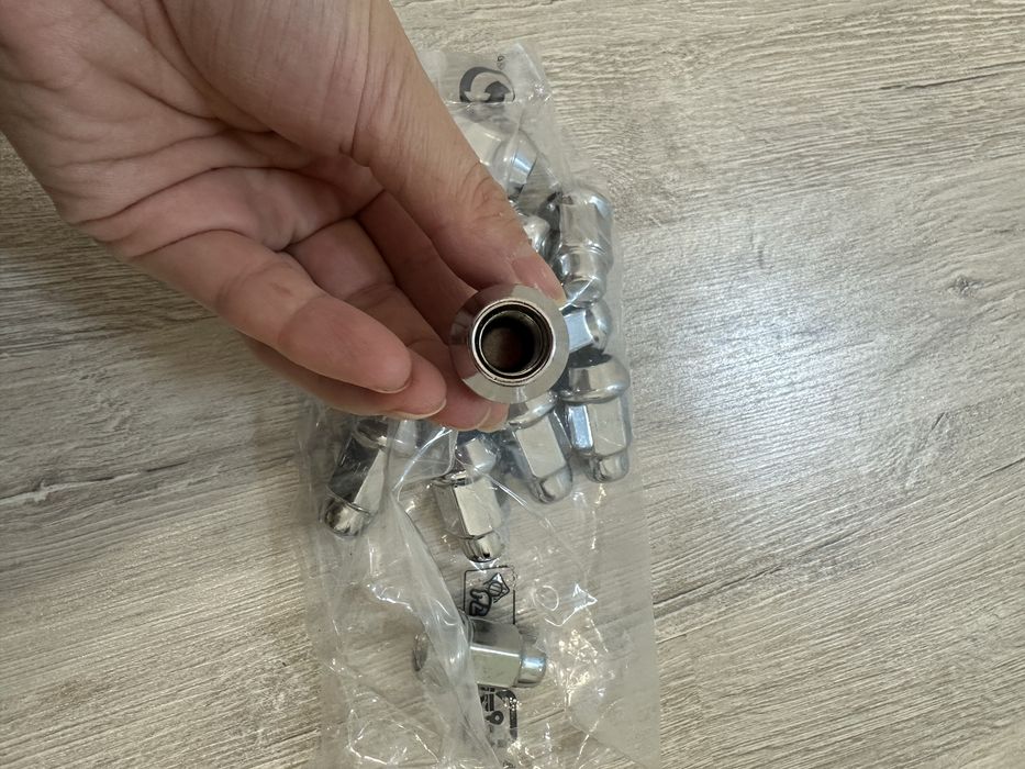 Болты для колес легкового авто - 15 шт