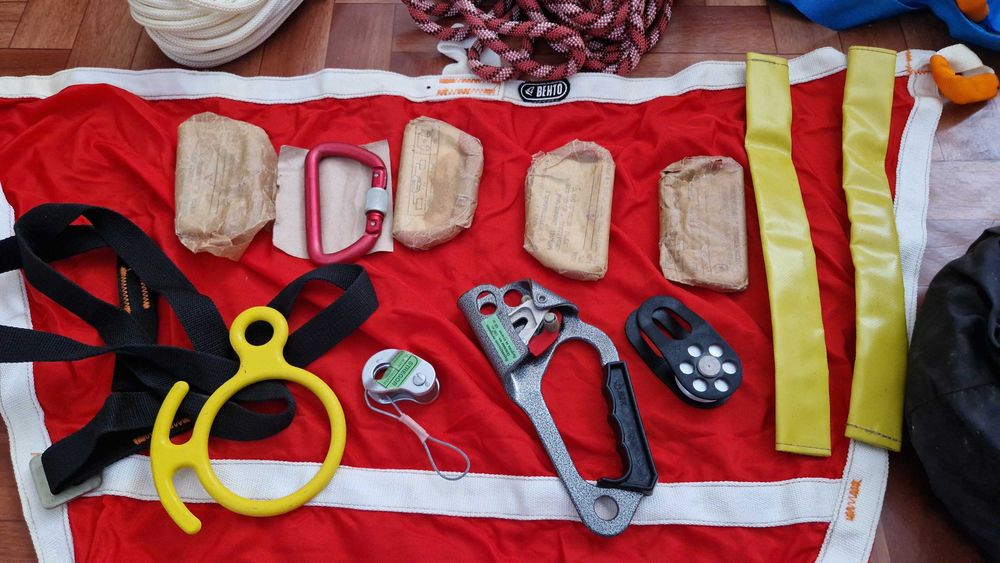 Аварийно спасательный комплект