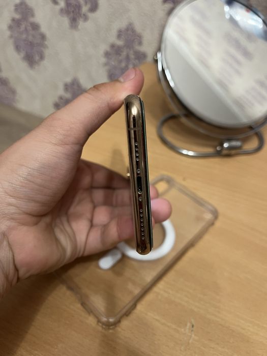 Iphone xs max gold