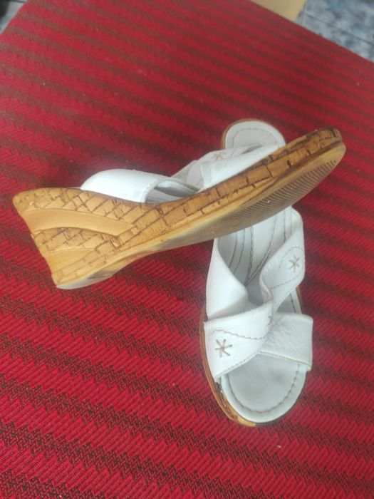 Sandale din piele pentru femei, numărul 36