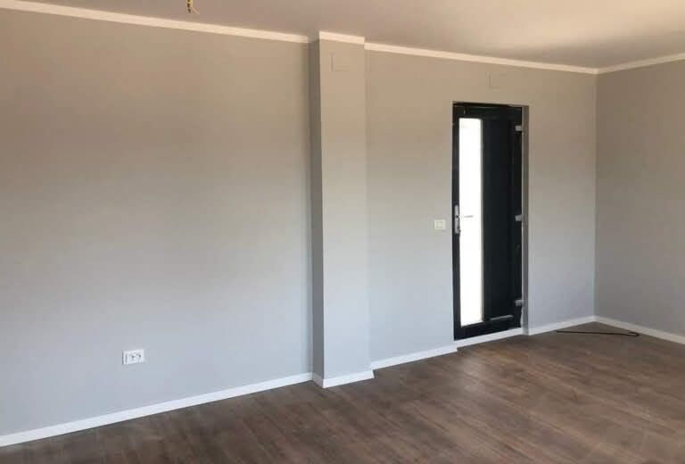 Vand casa modulara 8x8m pe structura metalica rezistenta