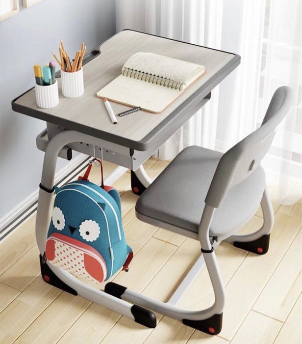 Парта.  школьная