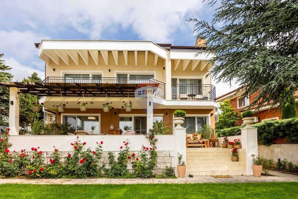 Дава се под наем Къща в Варна, м-т Евксиноград - 260 кв.м за 2700 € - Снимка #2