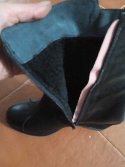 Vand cizme noi din piele imblanite