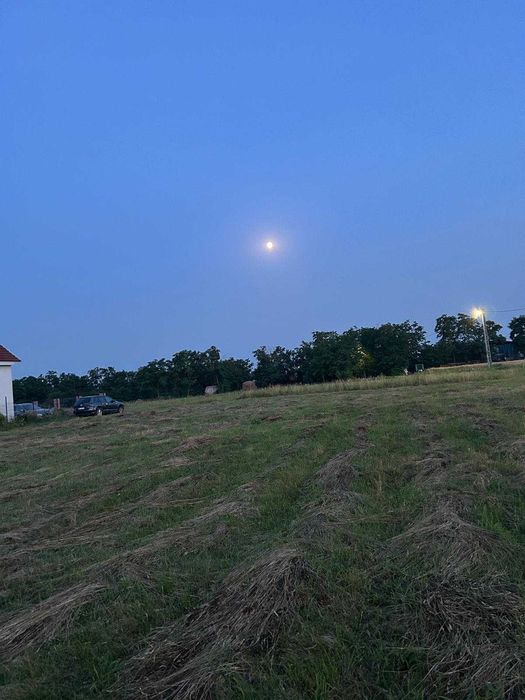 Vând teren intravilant 1000 mp.