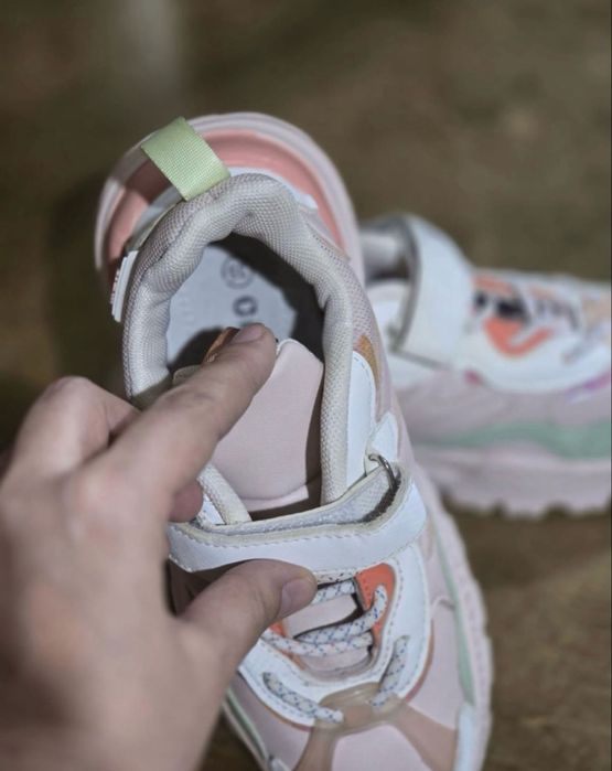 Кроссовки детские новые