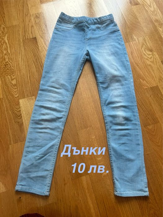 Запазени дрехи за момиче 8-10 години