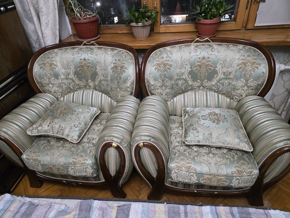 Продам диван с креслами