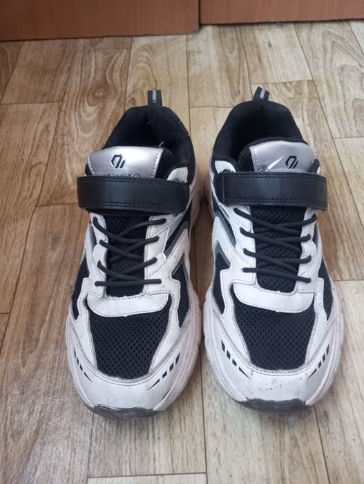 Кроссовки для мальчика 38 р (две пары)