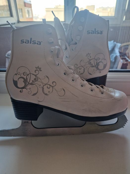 Коньки фигурные  продам