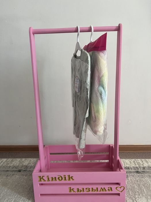 Сатылады киім ілгіш