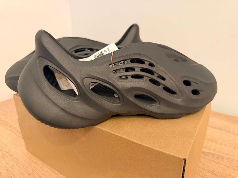 Vând Yeezy FOAM RNR ONYX