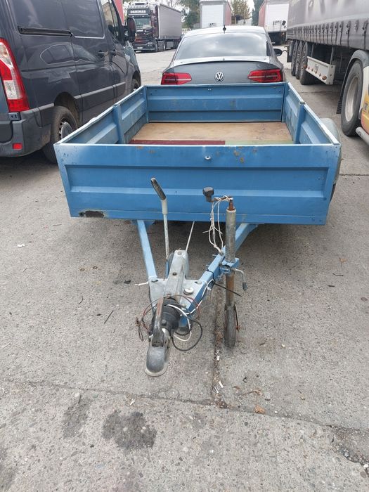 Remorca cu sistem de frinare