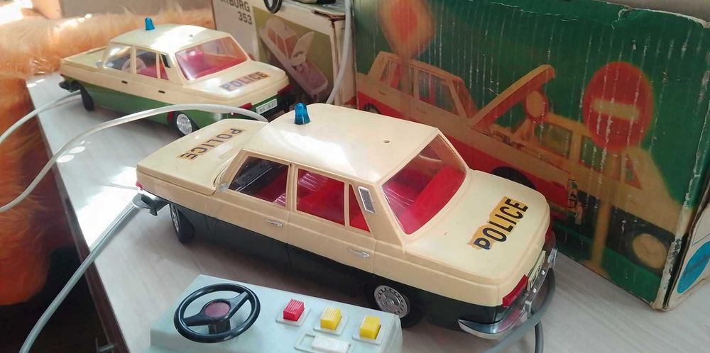 Стари играчки WARTBURG 353 DDR GDR PIKO ANKER 1/15