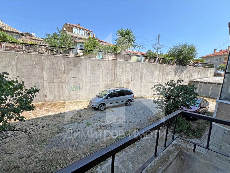 Продава апартамент 111 м2 в тухлена жилищна кооперация център.