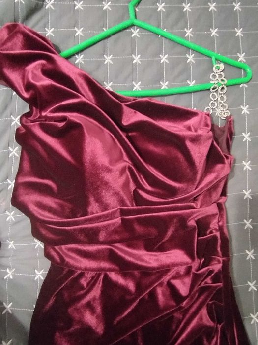 Роклите са носени по няколко часа