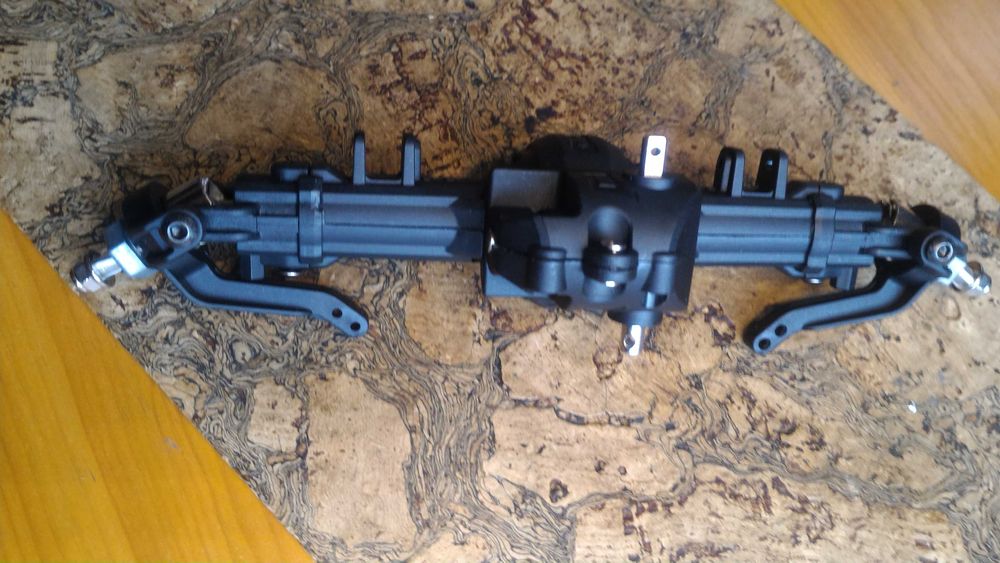 automodel cutie 2 viteze, punte fata, punte spate, scara 1/10 de la