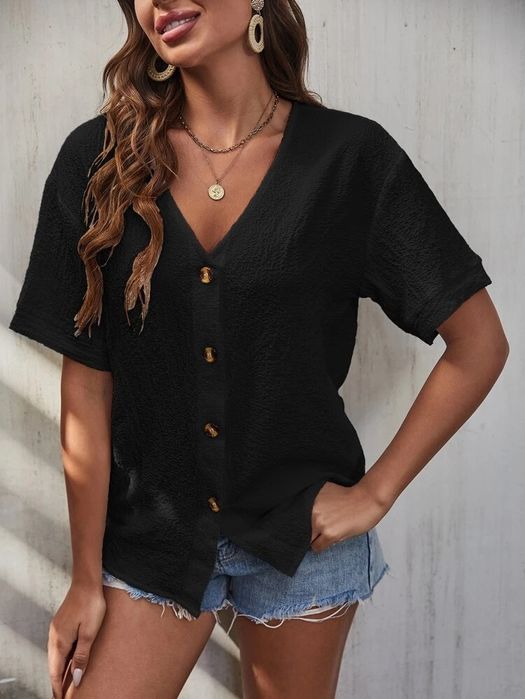 Tricou negru cu nasturi