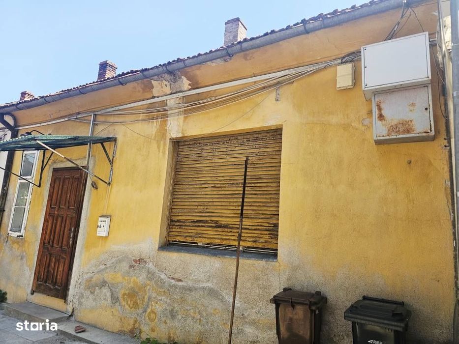 De vânzare apartament cu o cameră situat pe strada Evreilor Deportați