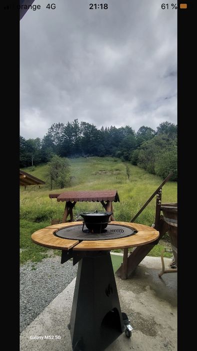 Gratar rotund cu baza hexagonala din oțel gratarean.com