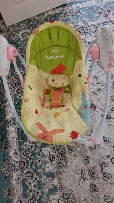 Шизлонг и стульчик для кормления.