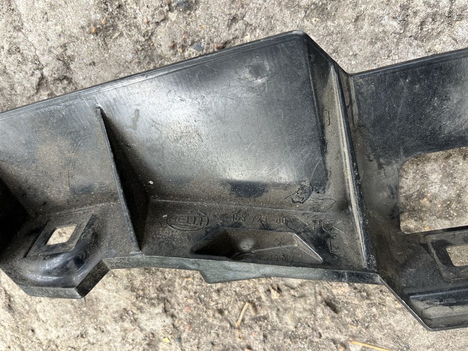 Крепления фар и ресничек на BMW E-39.