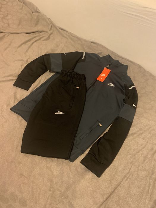 Treninguri unisex, diferite modele și culori