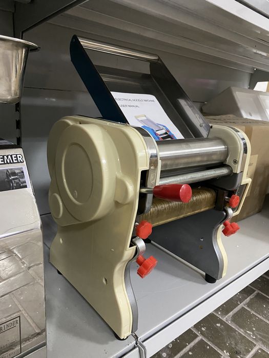 Тестораскаточная машина 22см. лапшерезка настольная