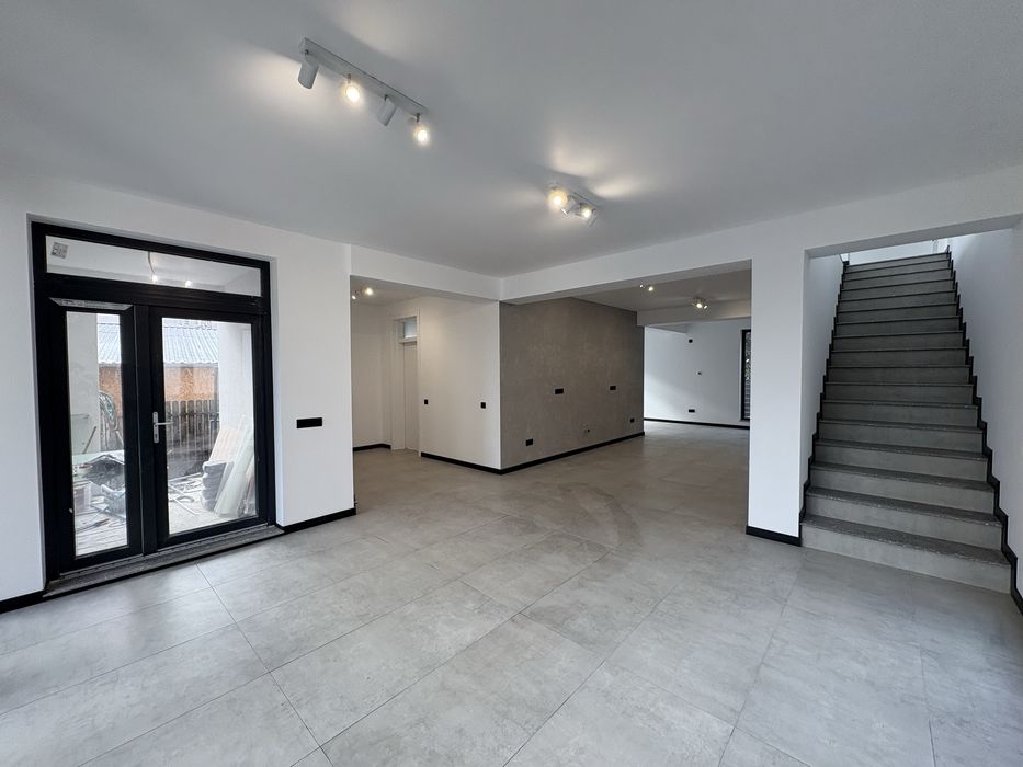 Spatiu Comercial de inchiriat  ULTRACENTRAL BAICOI P+1 si curte NOU