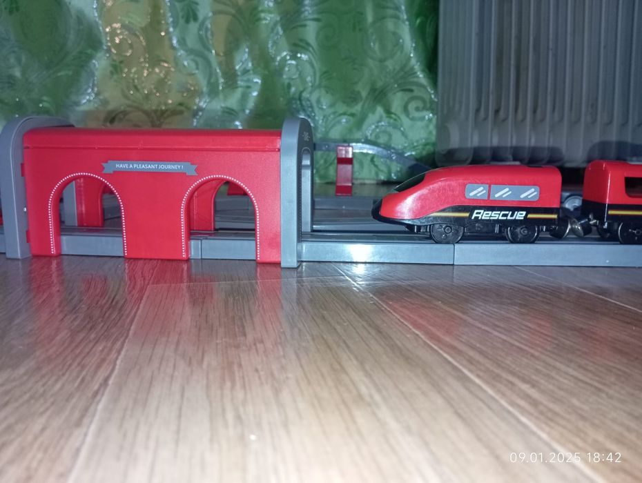 Игрушки  железная дорога