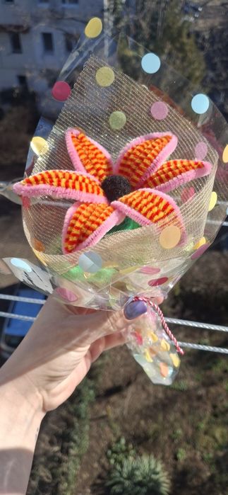 Flori lucrate manual din sarma plusata
Realizate manual, perfecte