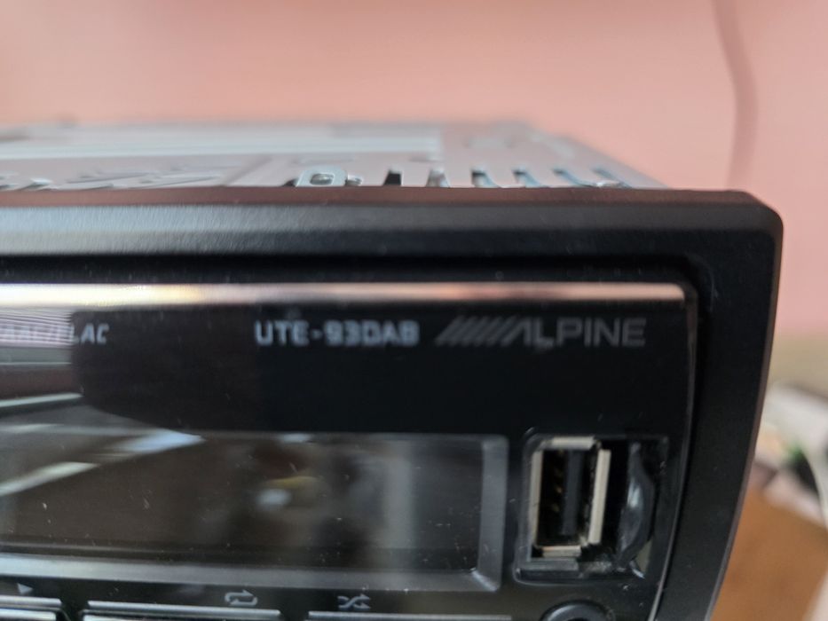 Продавам Alpine cde-93bt