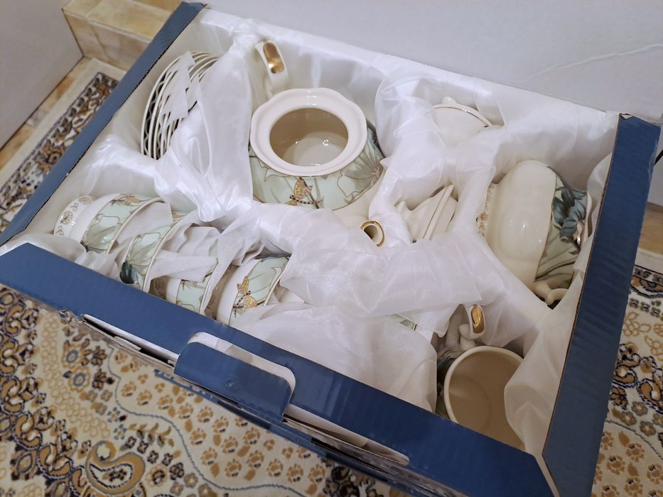 Фарфоровый чайный сервиз