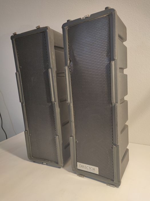 Boxe The Director by Yak Stack speakers