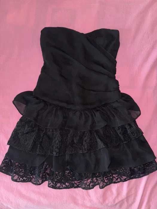 Малка черна рокля