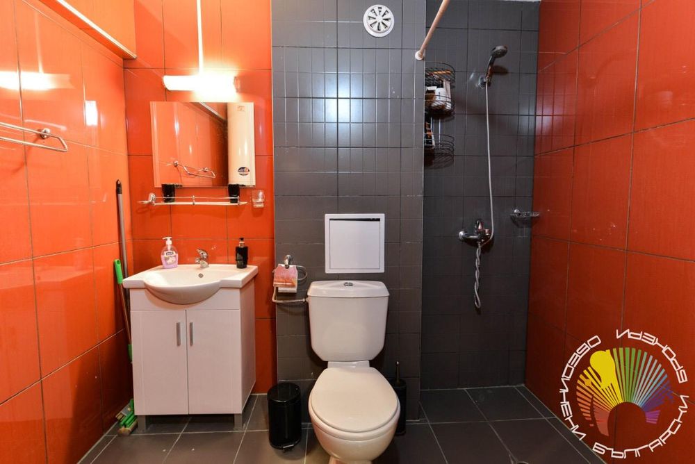 Дава се под наем Тристаен апартамент в Бургас, Братя Миладинови - 107 кв.м за 561 € - Снимка #9