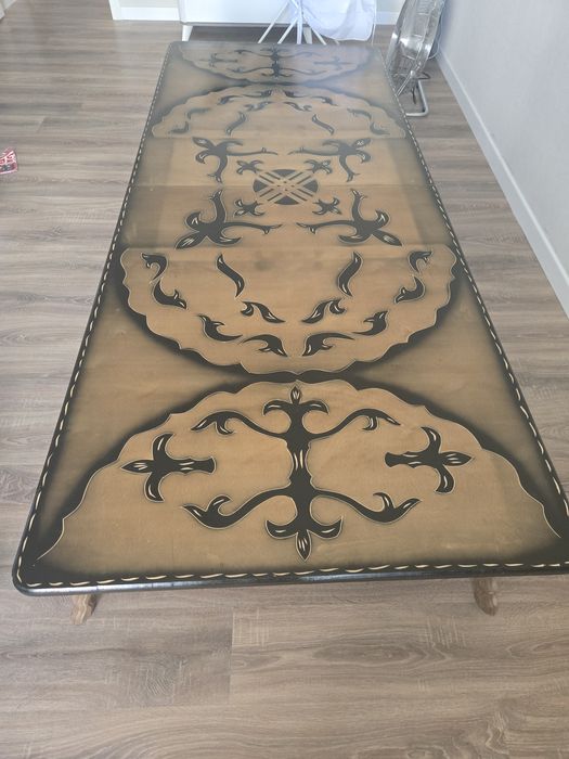 Продаю Стол  и  Плитку