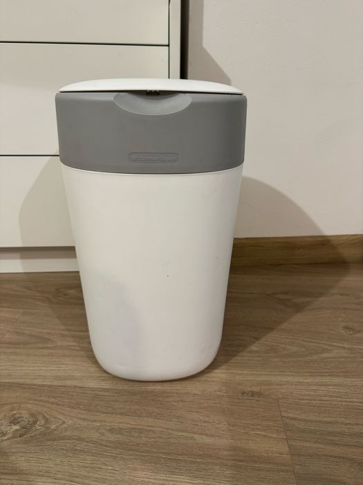 Tommee Tippee кош за памперси + 3 бр касети