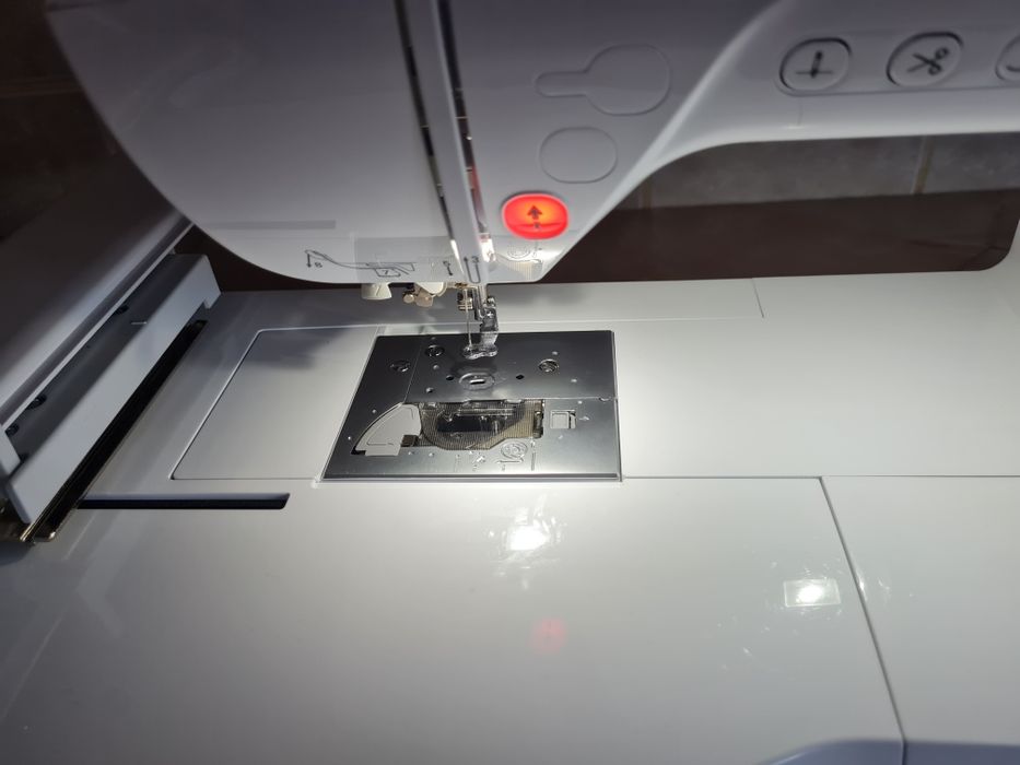 De vanzare masina brodat Brother  NV880E