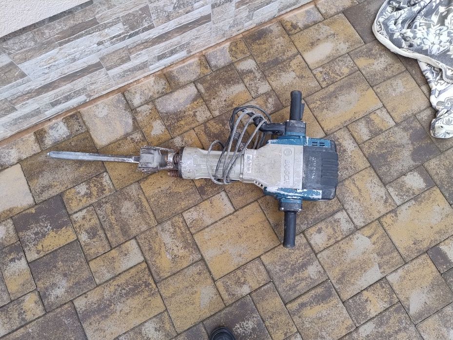 Ciocanul demolator Bosch Professional GSH 27
