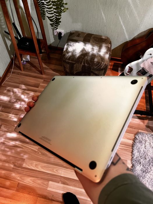Продам Macbook pro 16