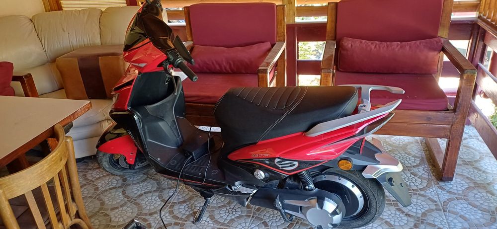 Scuter electric ca nou.