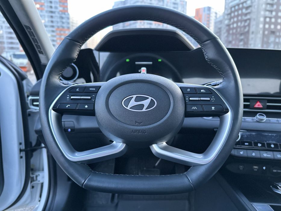 Hyundai Elantra 2024