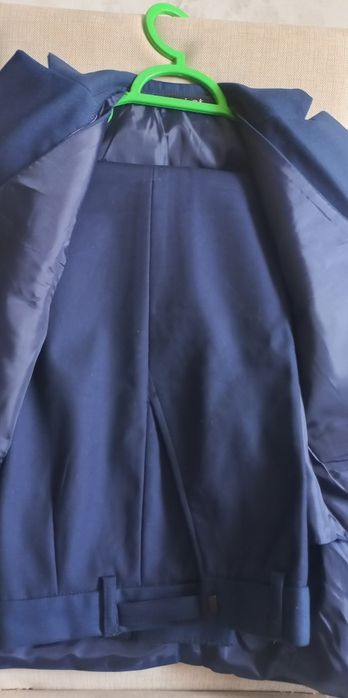 Продам костюм для школы. Новый.